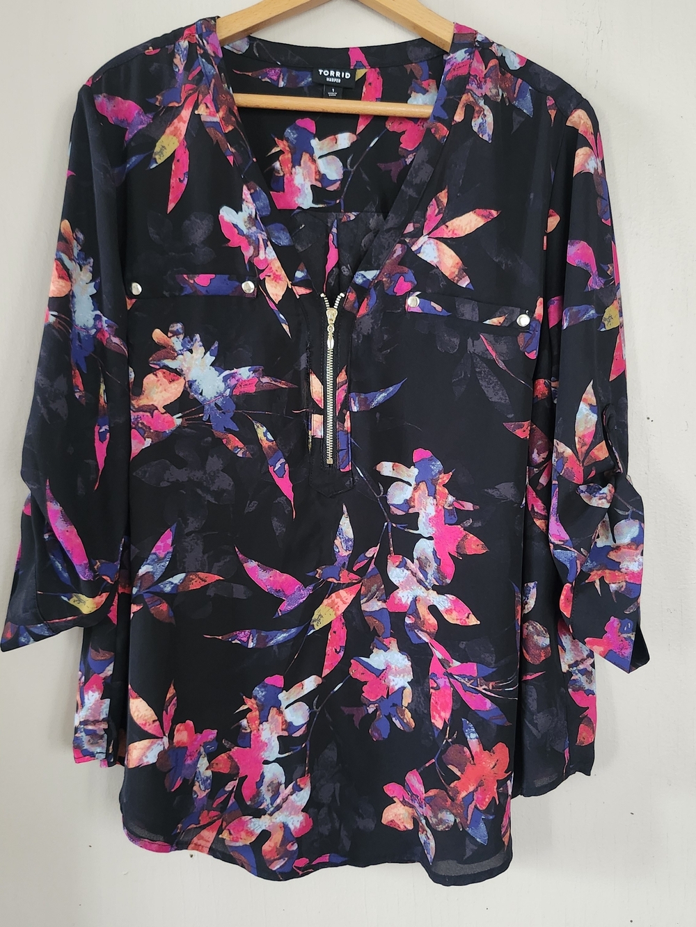 Torrid Size 1 Black Floral Zip-Front Blouse — Pink & Purple Print